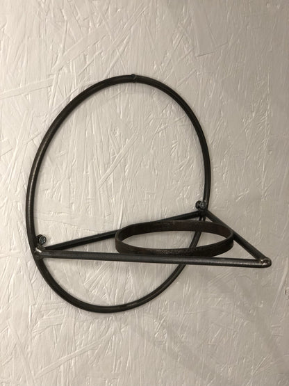 round wall plant pot holder empty